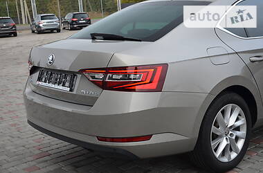 Седан Skoda Superb 2016 в Луцке