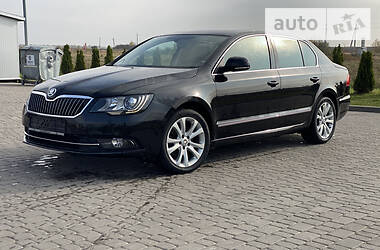 Седан Skoda Superb 2014 в Львове