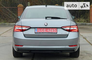 Седан Skoda Superb 2015 в Житомире