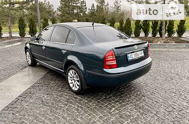 Седан Skoda Superb 2005 в Днепре