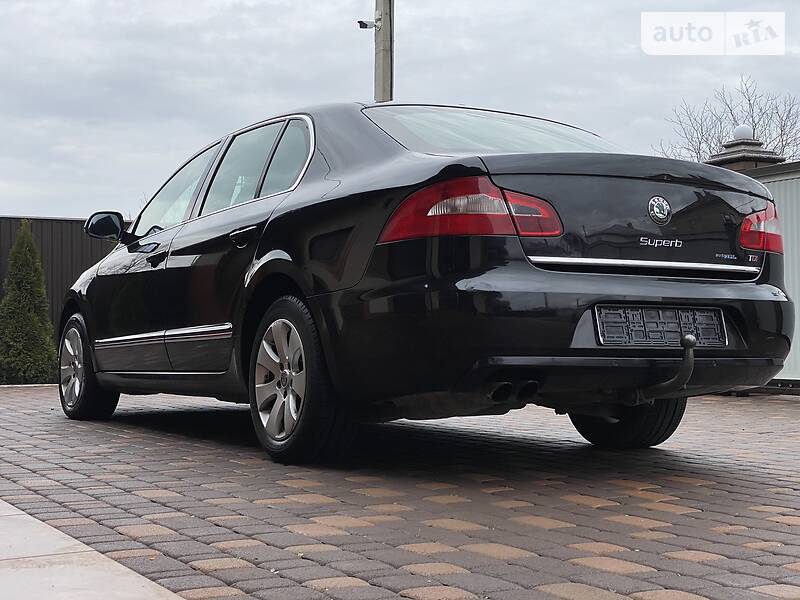Седан Skoda Superb 2012 в Черновцах