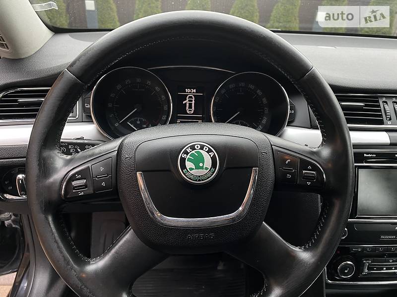 Седан Skoda Superb 2012 в Черновцах