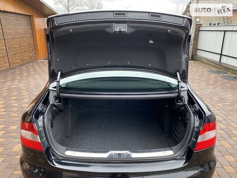 Седан Skoda Superb 2012 в Черновцах