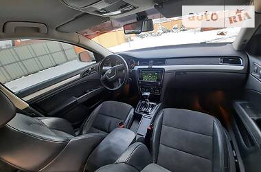 Седан Skoda Superb 2011 в Самборе