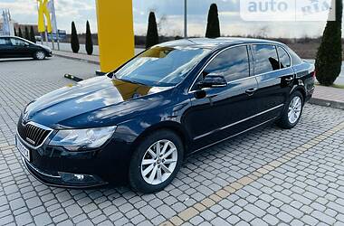 Седан Skoda Superb 2013 в Ужгороді