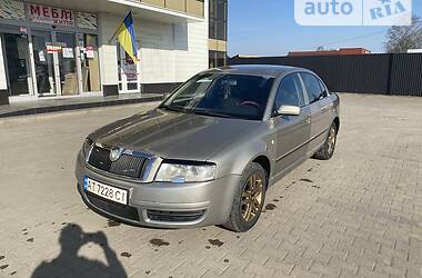 Седан Skoda Superb 2004 в Снятине