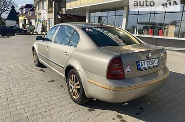 Седан Skoda Superb 2004 в Снятині