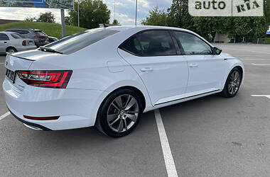 Седан Skoda Superb 2016 в Киеве