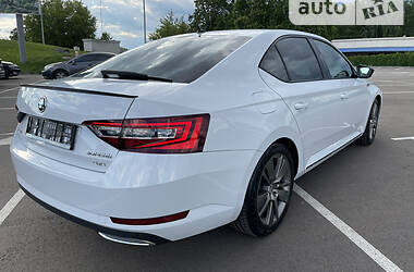 Седан Skoda Superb 2016 в Киеве