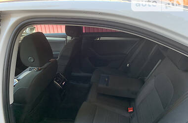 Седан Skoda Superb 2015 в 