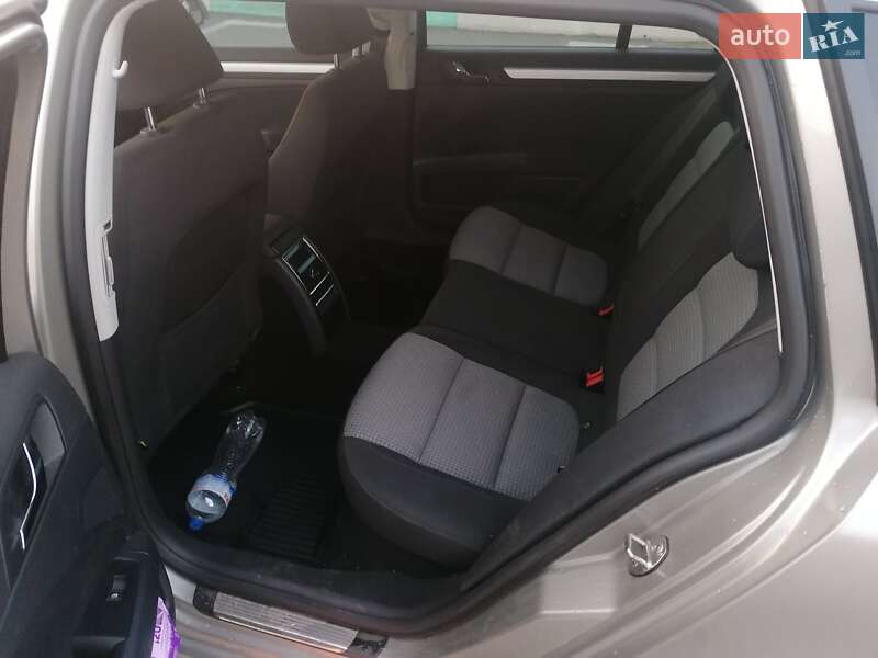 Универсал Skoda Superb 2013 в Володарке