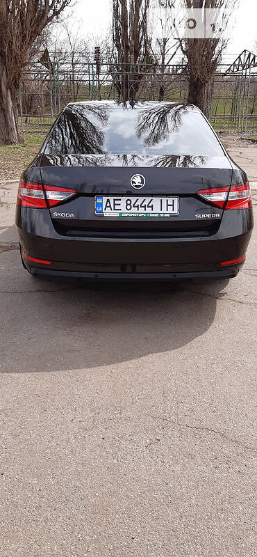 Хэтчбек Skoda Superb 2016 в Кривом Роге