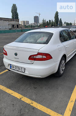 Седан Skoda Superb 2013 в Киеве