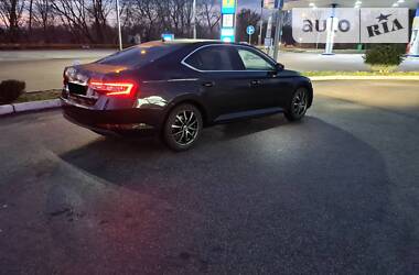 Седан Skoda Superb 2017 в Львові