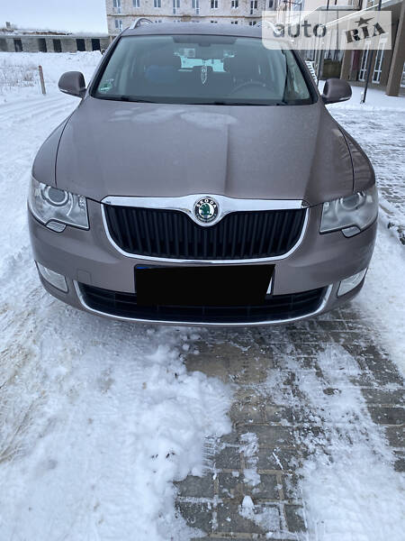 Универсал Skoda Superb 2012 в Львове