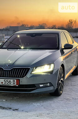 Седан Skoda Superb 2015 в Мукачево