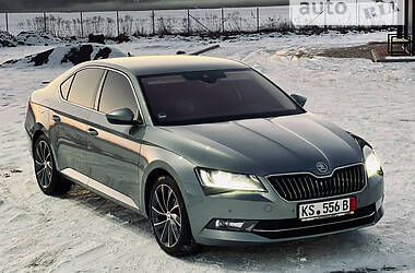 Седан Skoda Superb 2015 в Мукачево