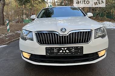 Седан Skoda Superb 2015 в Чернівцях