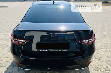 Седан Skoda Superb 2018 в 