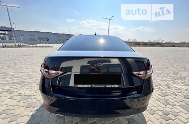 Седан Skoda Superb 2018 в 