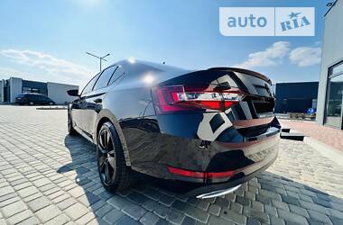 Седан Skoda Superb 2018 в 