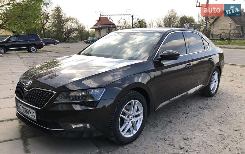Лифтбек Skoda Superb 2016 в 