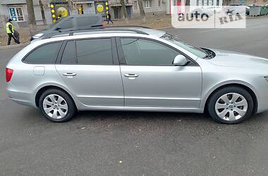 Універсал Skoda Superb 2012 в Дніпрі