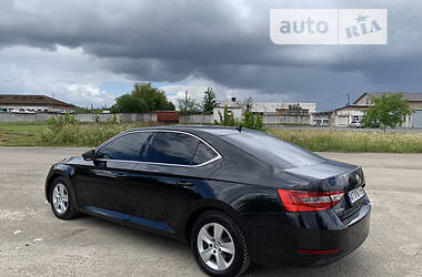 Лифтбек Skoda Superb 2015 в Калуше