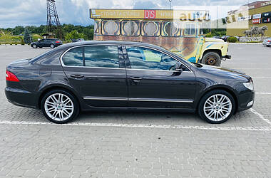 Седан Skoda Superb 2010 в Львове