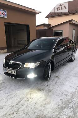 Седан Skoda Superb 2012 в Ужгороде