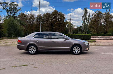 Лифтбек Skoda Superb 2013 в 