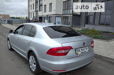 Седан Skoda Superb 2013 в Ровно