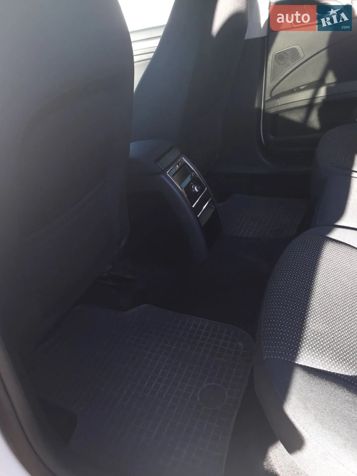 2010 Skoda Superb - мініатюра 10