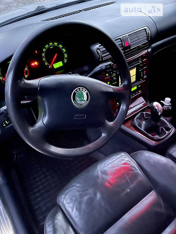 Ліфтбек Skoda Superb 2004 в Білопіллі