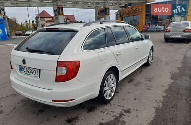 Универсал Skoda Superb 2011 в Городке