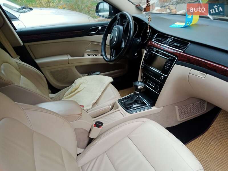 Универсал Skoda Superb 2012 в Львове фото Универсал Skoda Superb 2012 в Львове