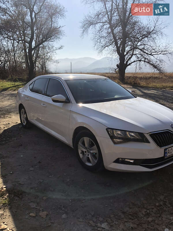 Лифтбек Skoda Superb 2016 в Хусте