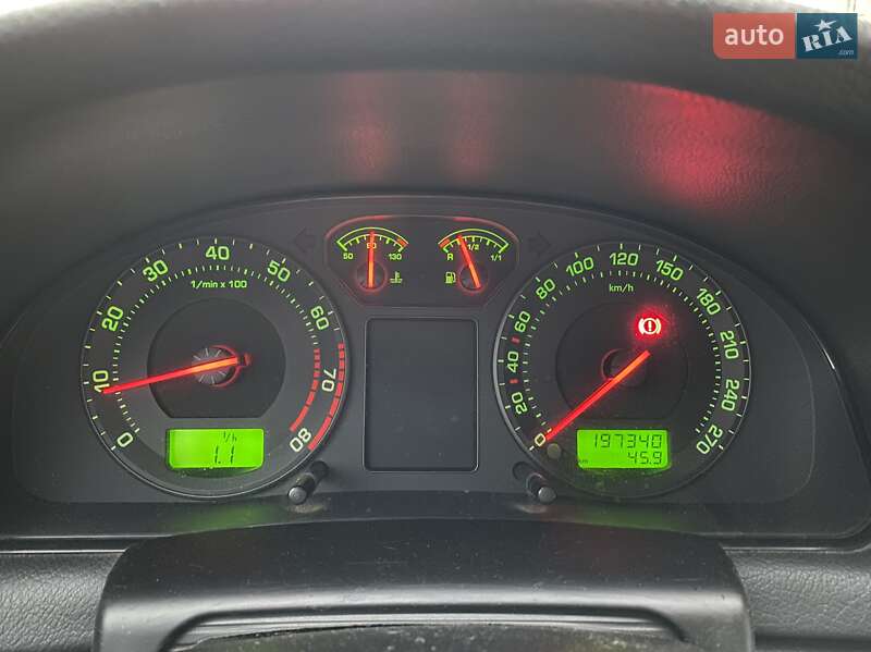 Лифтбек Skoda Superb 2006 в Ужгороде