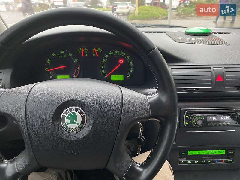 Лифтбек Skoda Superb 2006 в Ужгороде