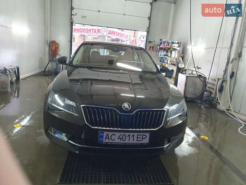 Лифтбек Skoda Superb 2016 в 