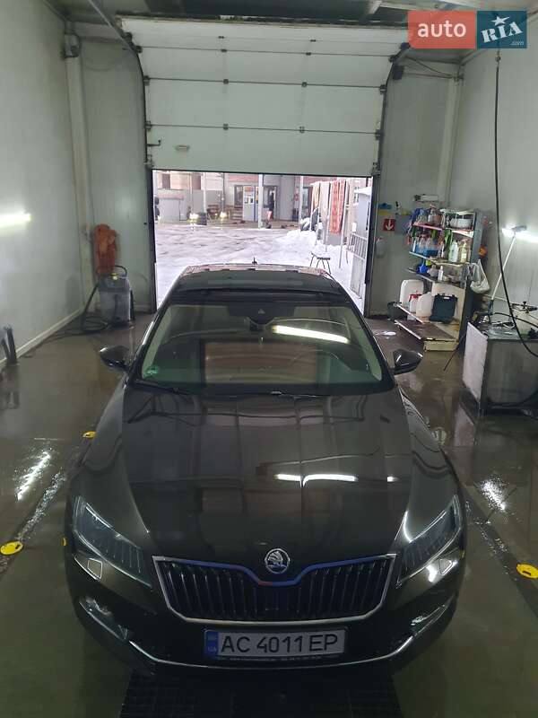 Ліфтбек Skoda Superb 2016 в Луцьку