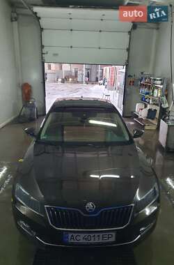Лифтбек Skoda Superb 2016 в 