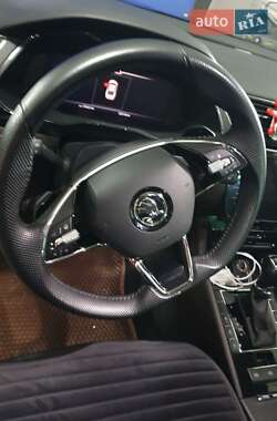 Лифтбек Skoda Superb 2016 в 