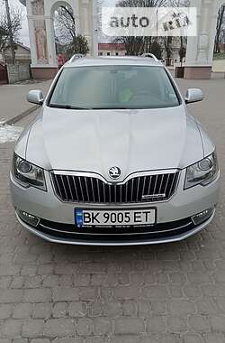 Універсал Skoda Superb 2013 в Острозі