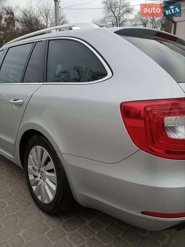 Универсал Skoda Superb 2013 в Остроге