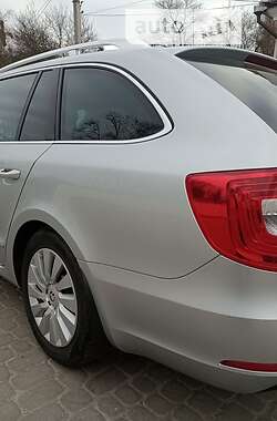 Универсал Skoda Superb 2013 в Остроге