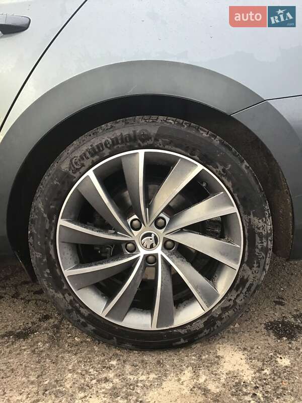 Универсал Skoda Superb 2018 в Бориславе