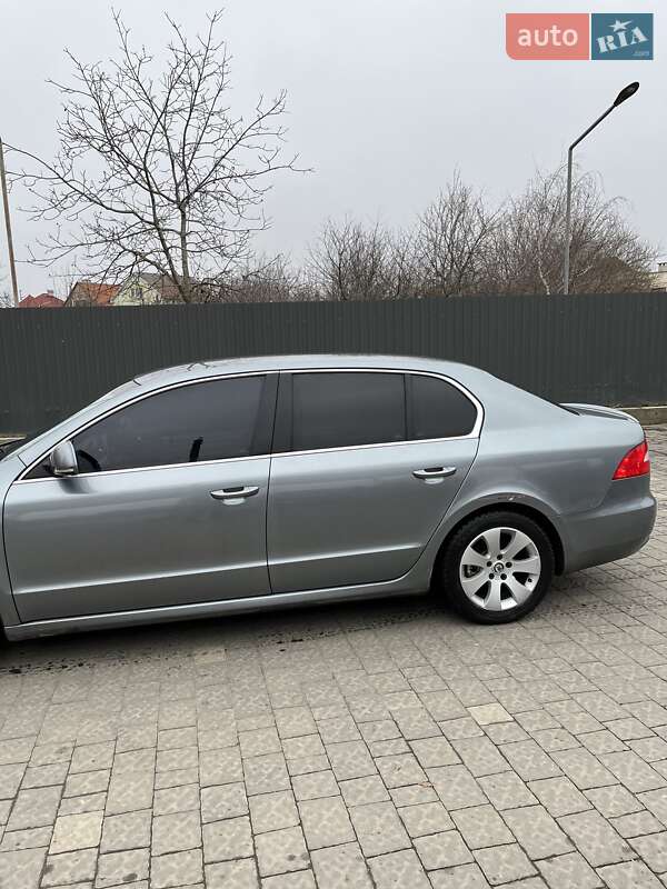 Лифтбек Skoda Superb 2011 в Ужгороде