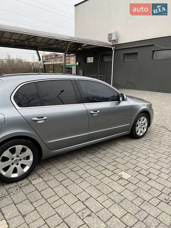 Лифтбек Skoda Superb 2011 в Ужгороде
