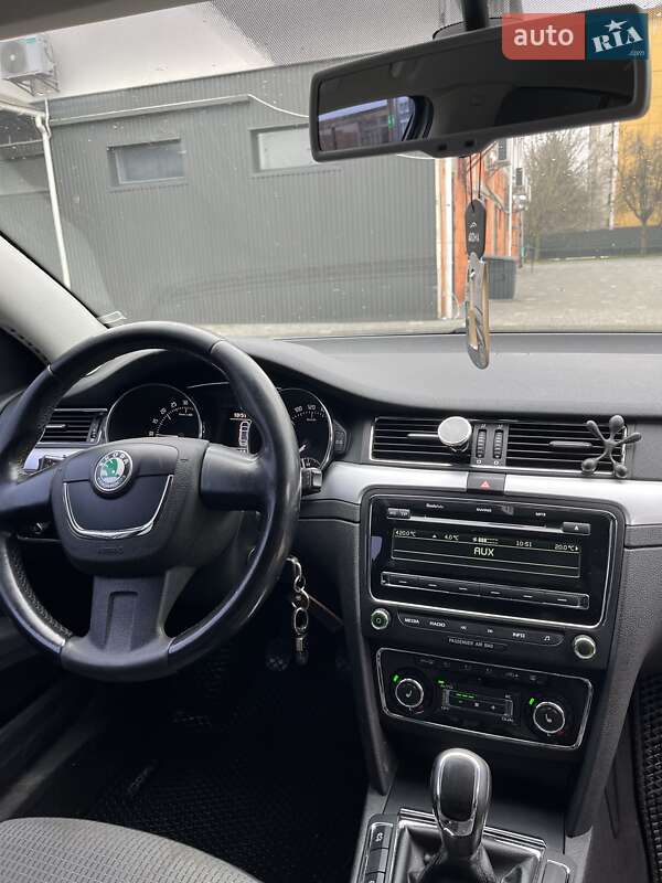 Лифтбек Skoda Superb 2011 в Ужгороде